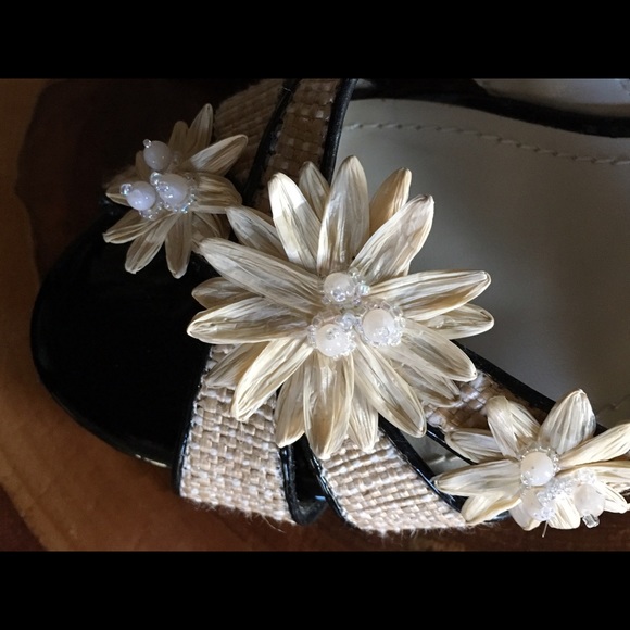 Liz Claiborne Wedge Sandle - Picture 3 of 8